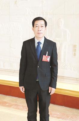 市政协委员严松柏 以科技赋能，筑强漳州花卉苗木产业根基